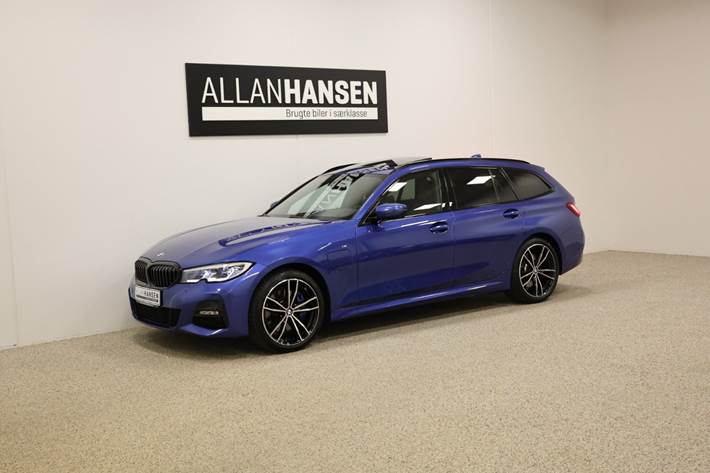 Blå BMW 330e fra 2021