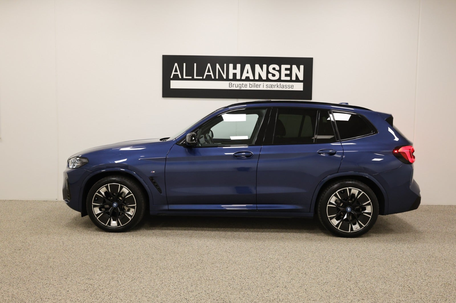 Blå BMW iX3 fra 2023