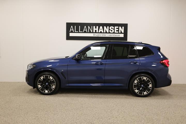 Blå BMW iX3 fra 2023