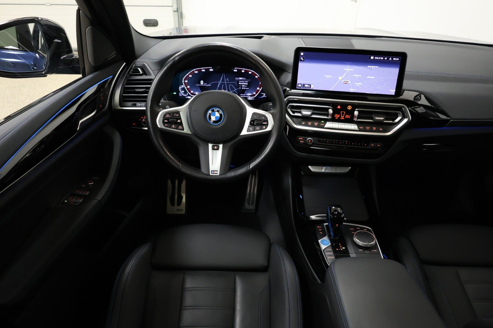 Blå BMW iX3 fra 2023