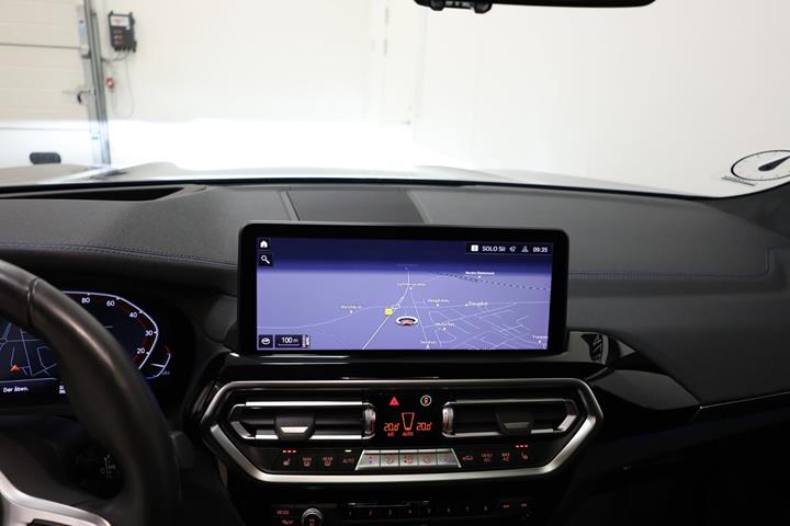 Blå BMW iX3 fra 2023
