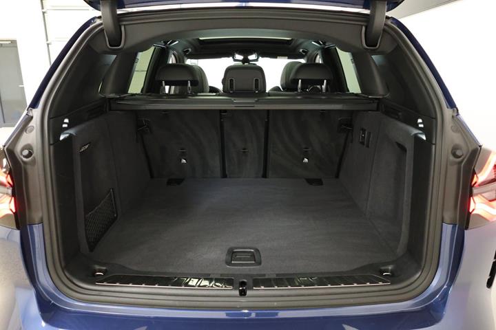 Blå BMW iX3 fra 2023