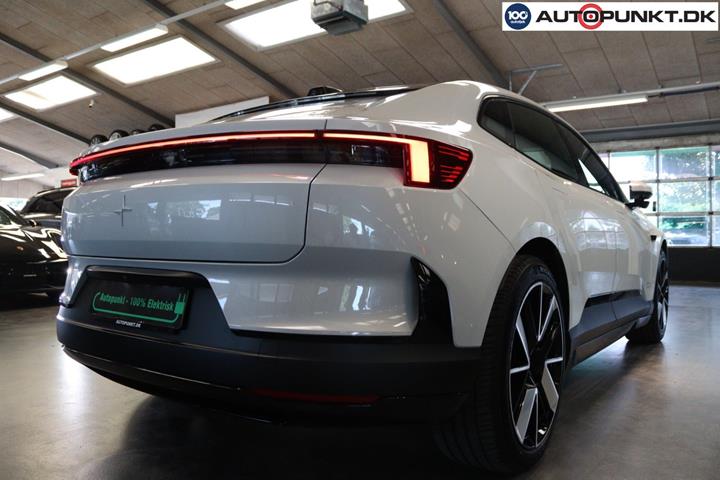 Hvid Polestar 4 fra 2025