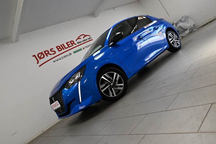 Blå Peugeot 208 fra 2023
