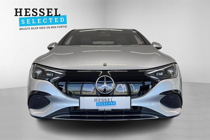 Sølv Mercedes EQE350 fra 2023