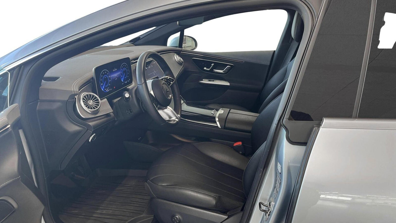 Sølv Mercedes EQE350 fra 2023