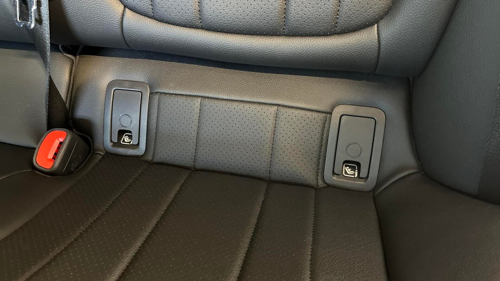 Sølv Mercedes EQE350 fra 2023