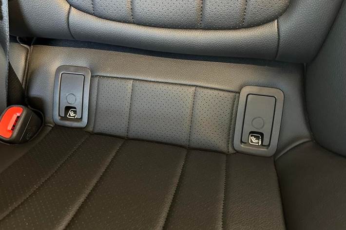 Sølv Mercedes EQE350 fra 2023