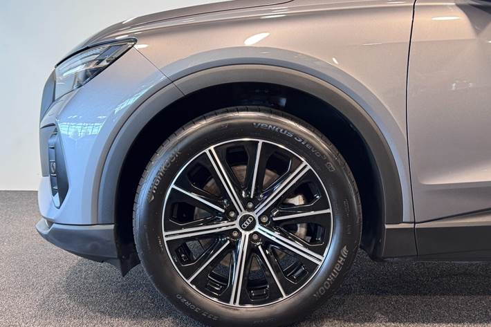 Grå Audi Q4 e-tron fra 2024
