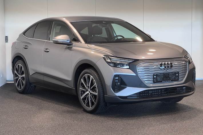 Grå Audi Q4 e-tron fra 2024