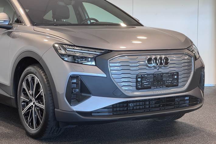 Grå Audi Q4 e-tron fra 2024