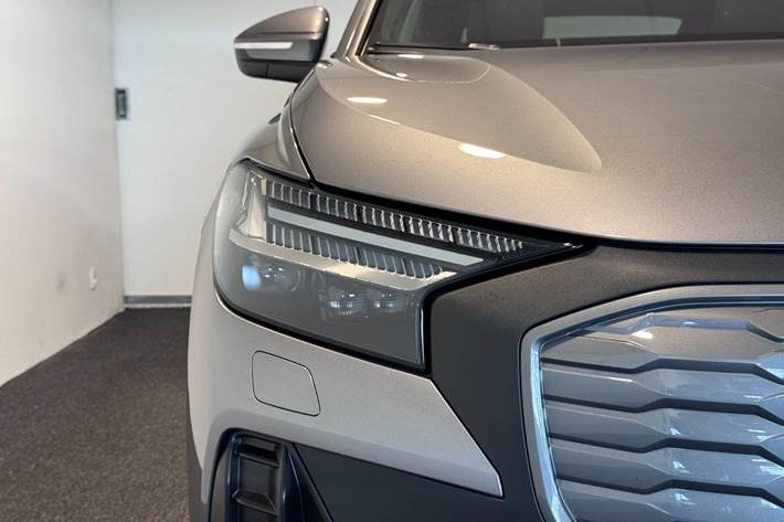 Grå Audi Q4 e-tron fra 2024
