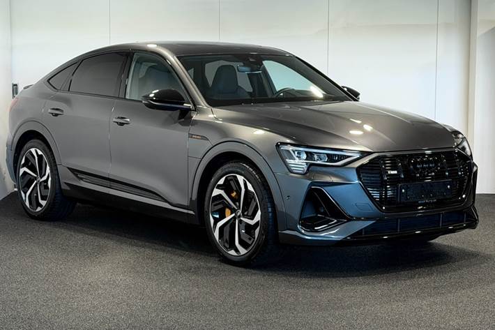 Grå Audi e-tron fra 2023