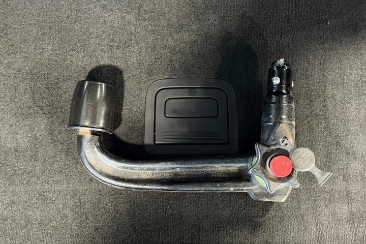 Grå Audi e-tron fra 2023
