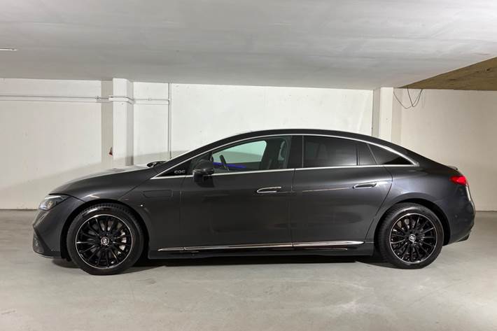 Grå Mercedes EQE350+ fra 2022