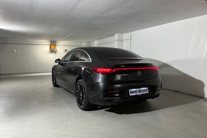 Grå Mercedes EQE350+ fra 2022