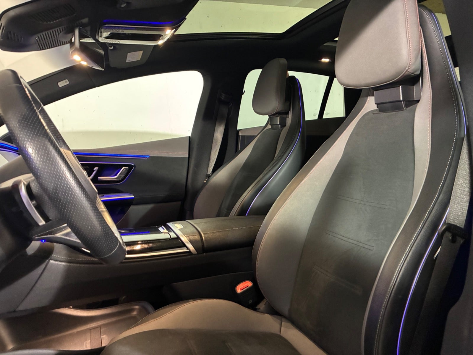 Grå Mercedes EQE350+ fra 2022
