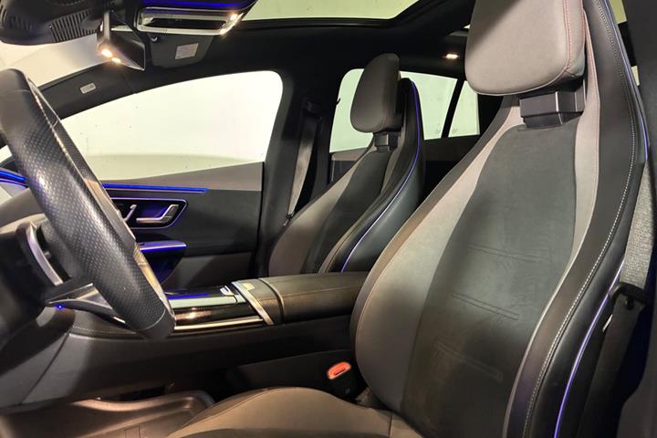 Grå Mercedes EQE350+ fra 2022
