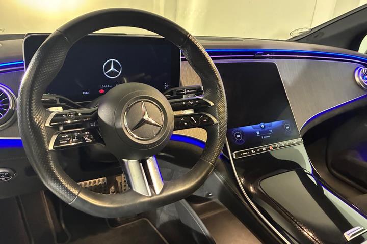 Grå Mercedes EQE350+ fra 2022