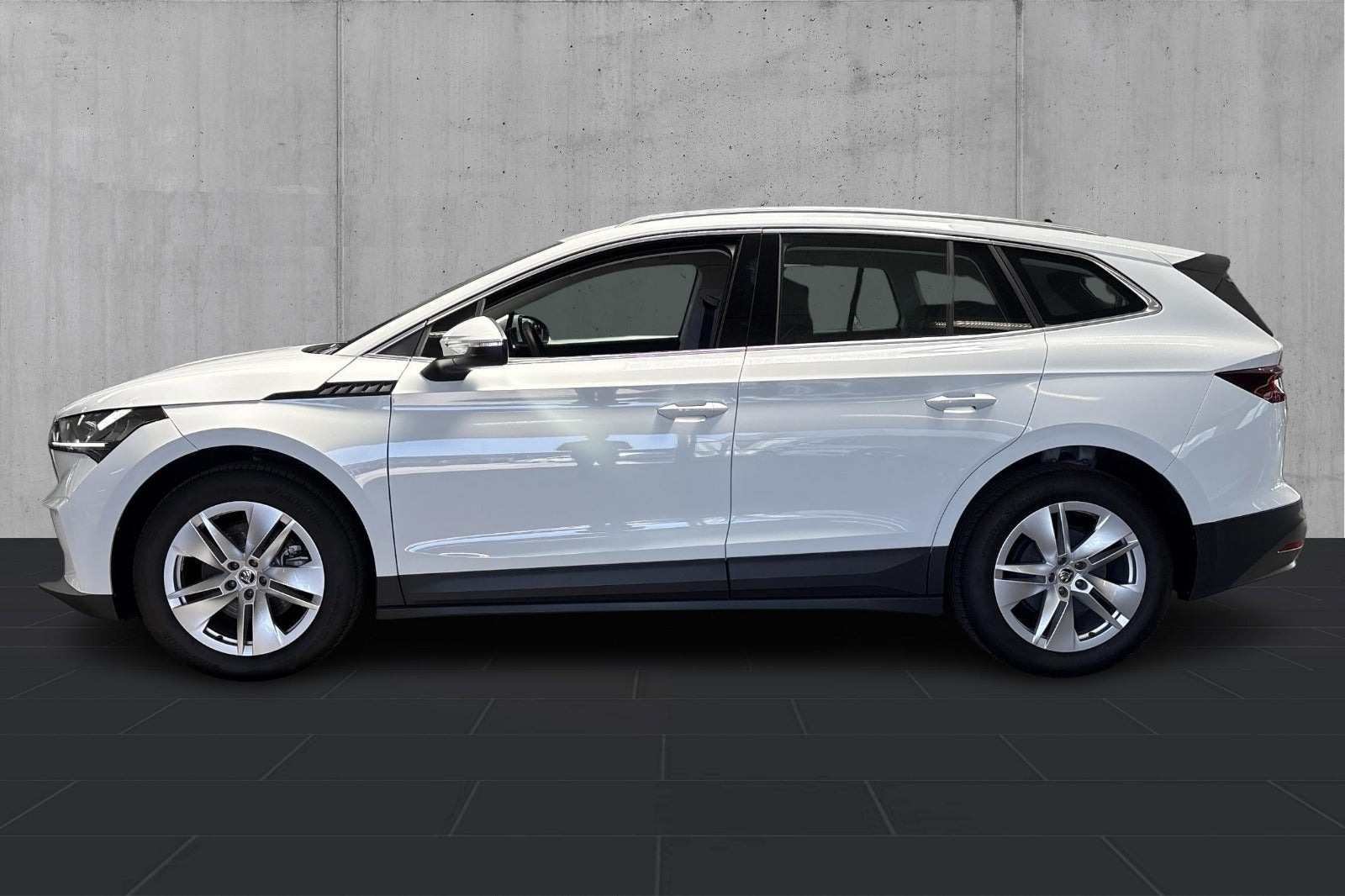Hvid Skoda Enyaq fra 2022