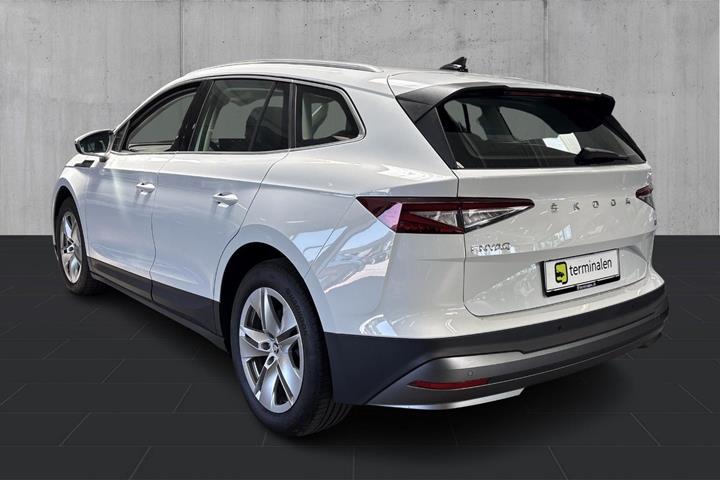 Hvid Skoda Enyaq fra 2022