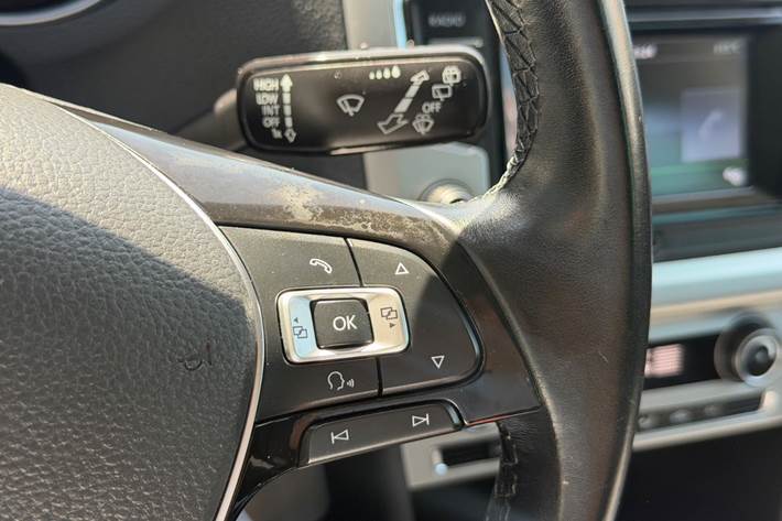 Grå VW Polo fra 2016