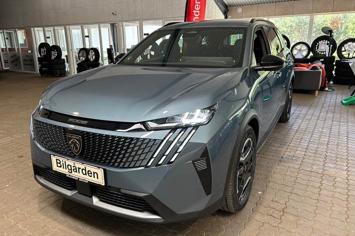 Blå Peugeot e-5008 fra 2025