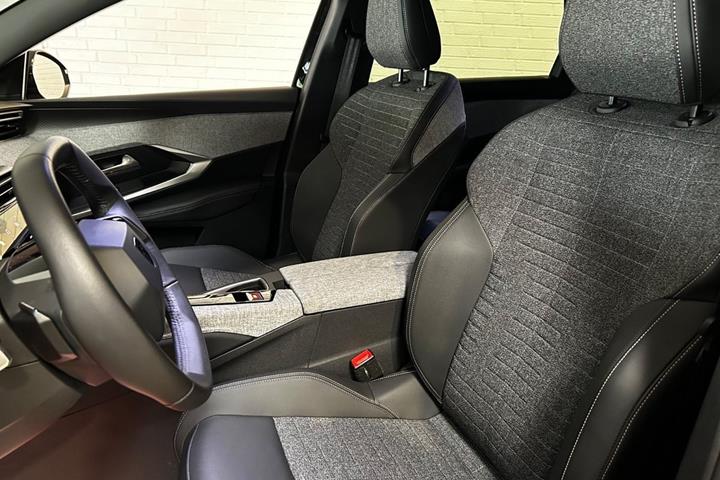 Sort Peugeot e-5008 fra 2025