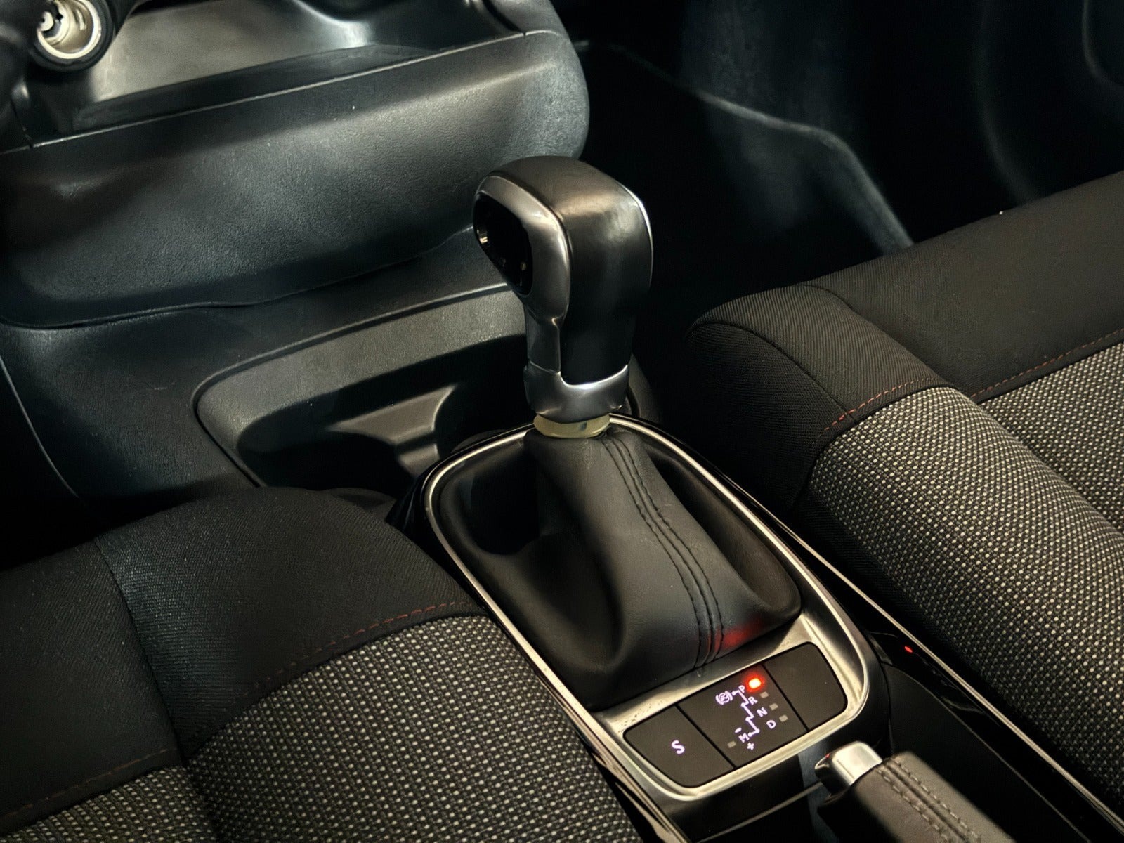 Grå Citroën C4 Cactus fra 2020