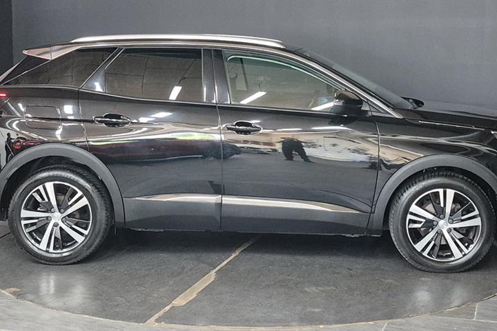 Sort Peugeot 3008 fra 2018