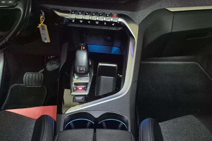 Sort Peugeot 3008 fra 2018
