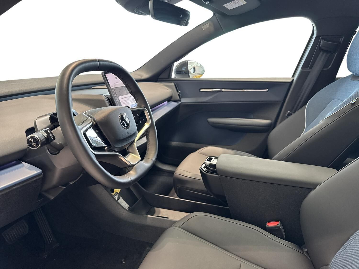 Grå Volvo EX30 fra 2024