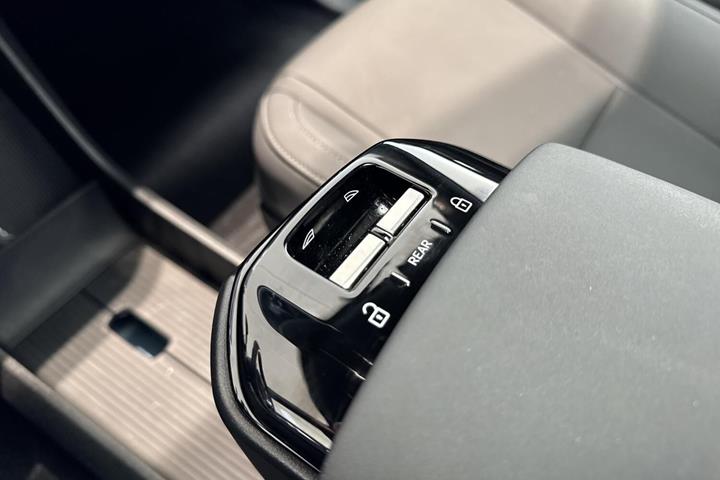 Grå Volvo EX30 fra 2024