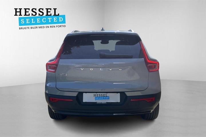 Grå Volvo EX40 fra 2025