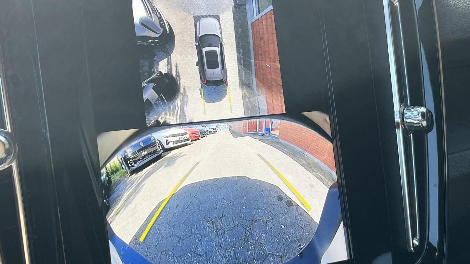 Grå Volvo EX40 fra 2025