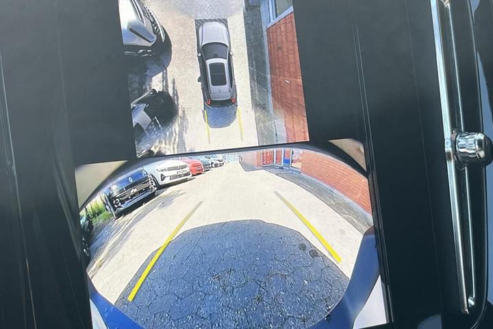 Grå Volvo EX40 fra 2025