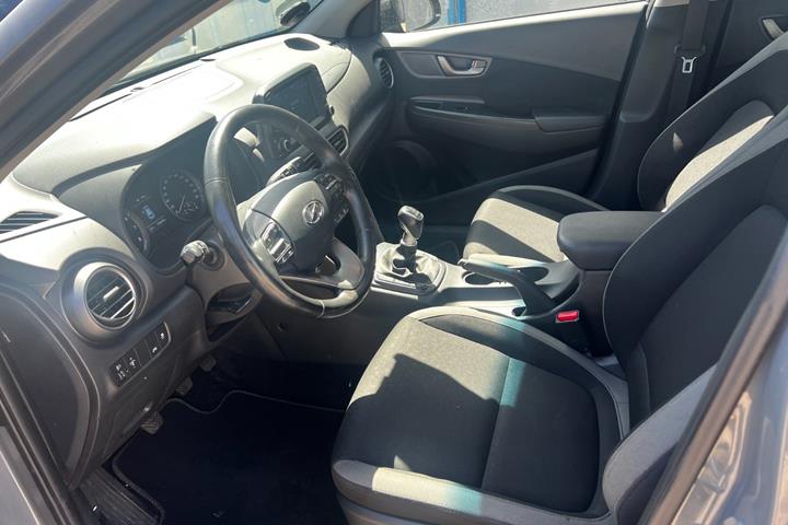 Grå Hyundai Kona fra 2020