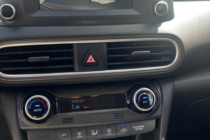 Grå Hyundai Kona fra 2020