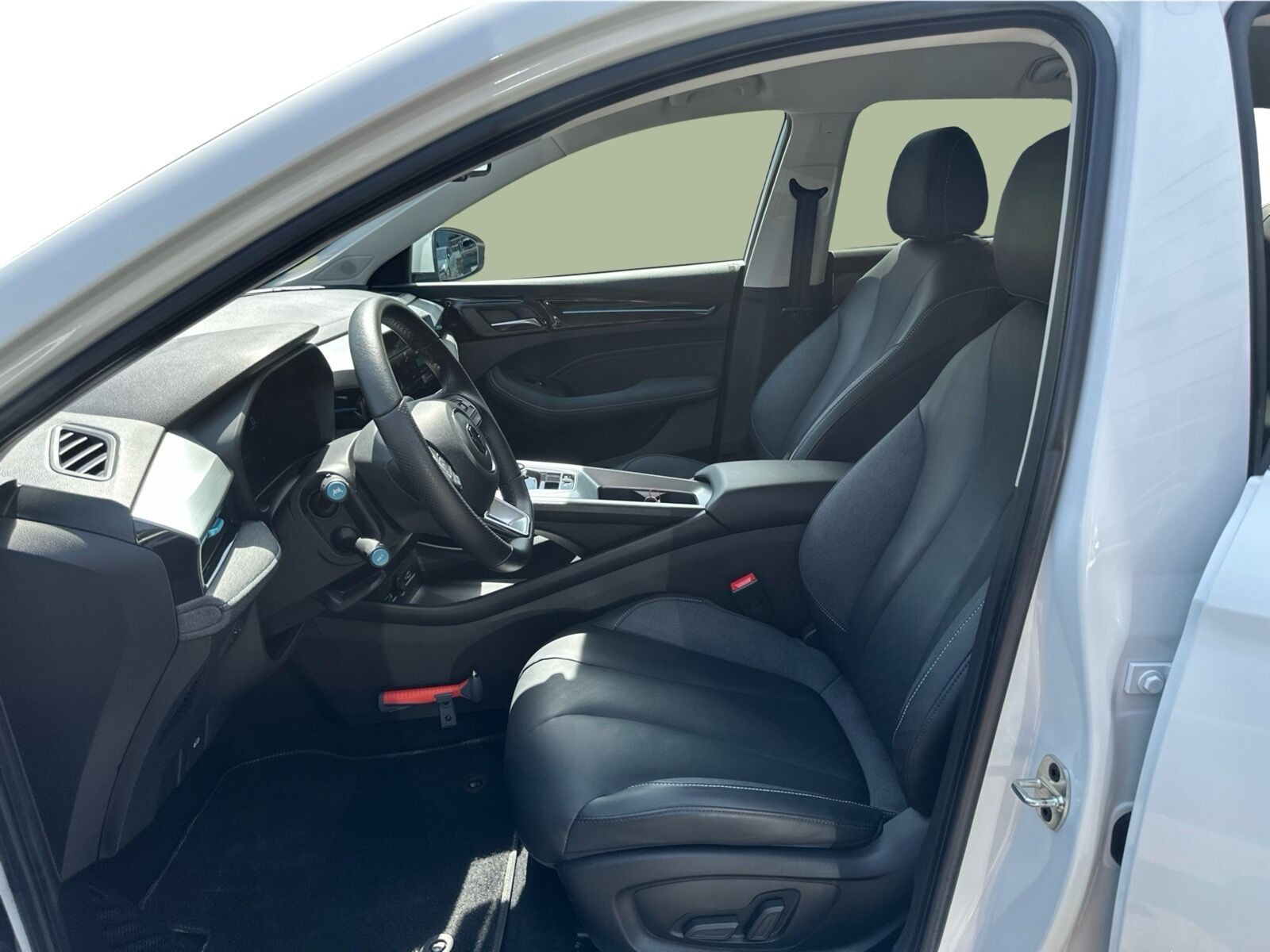 Hvid MG MG5 Electric fra 2025 set indefra