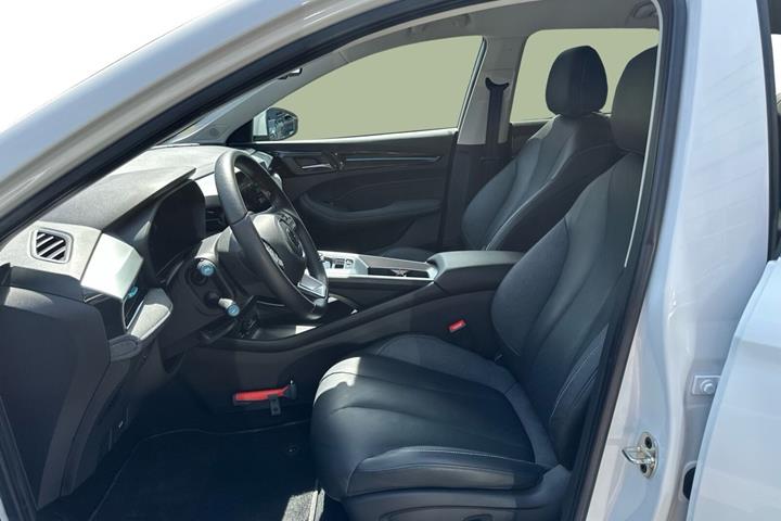 Hvid MG MG5 Electric fra 2025 set indefra