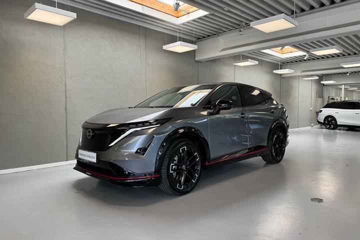 Grå Nissan Ariya fra 2026 set udefra