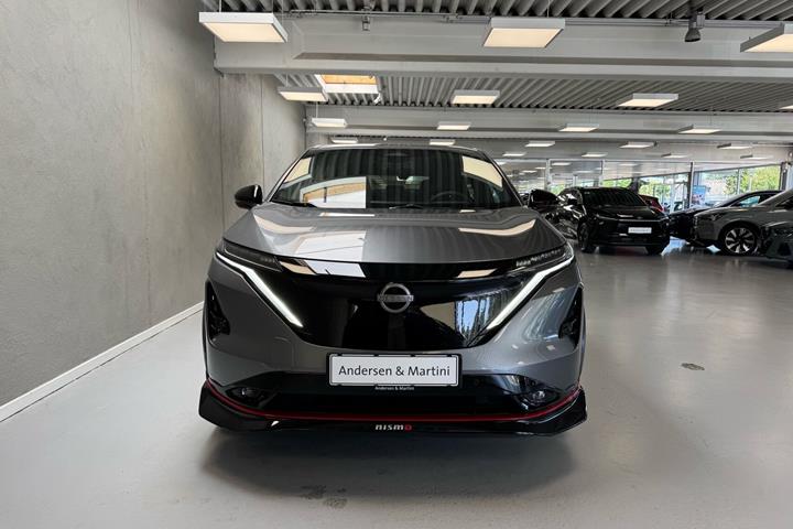 Grå Nissan Ariya fra 2026