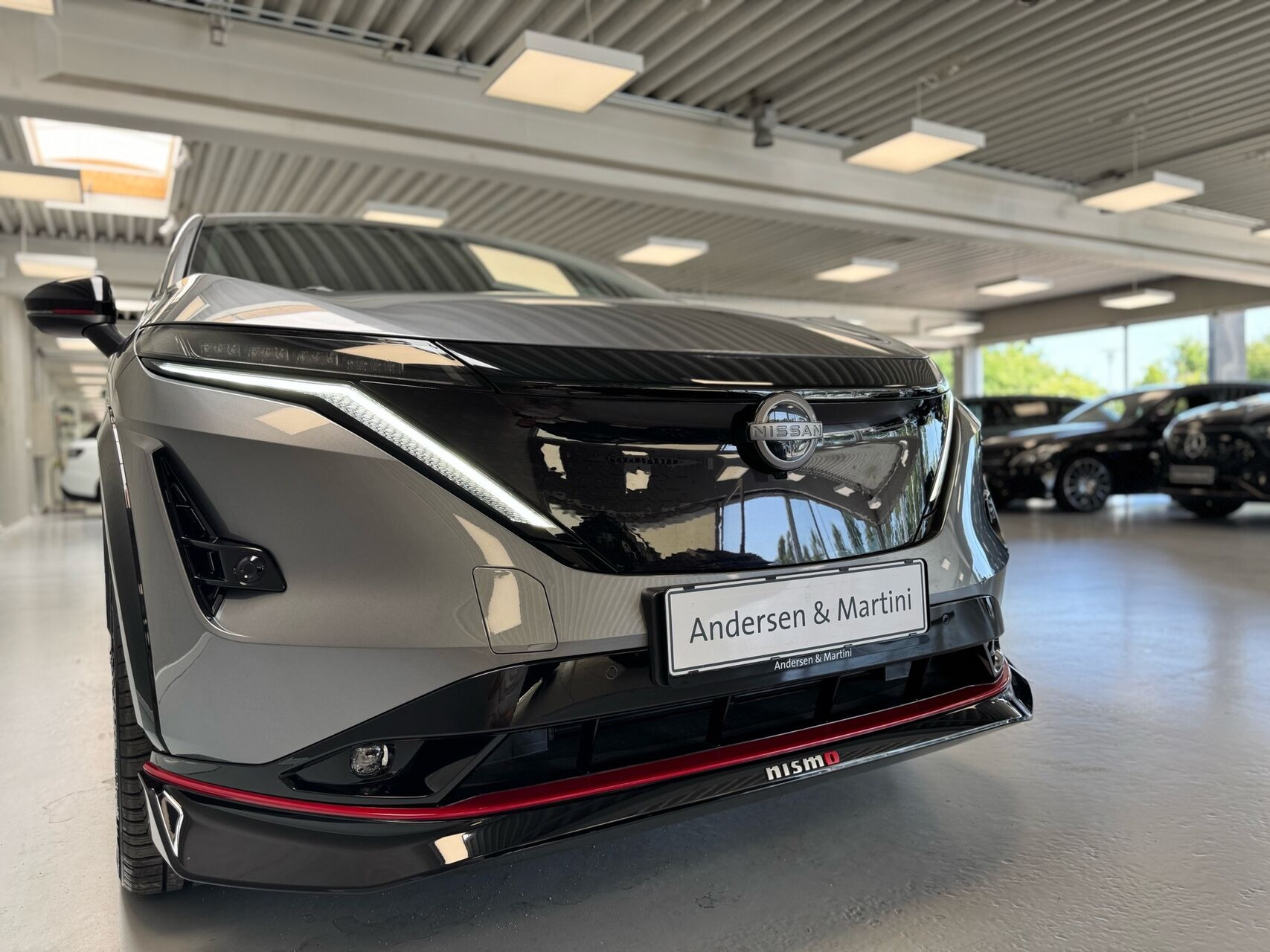 Grå Nissan Ariya fra 2026