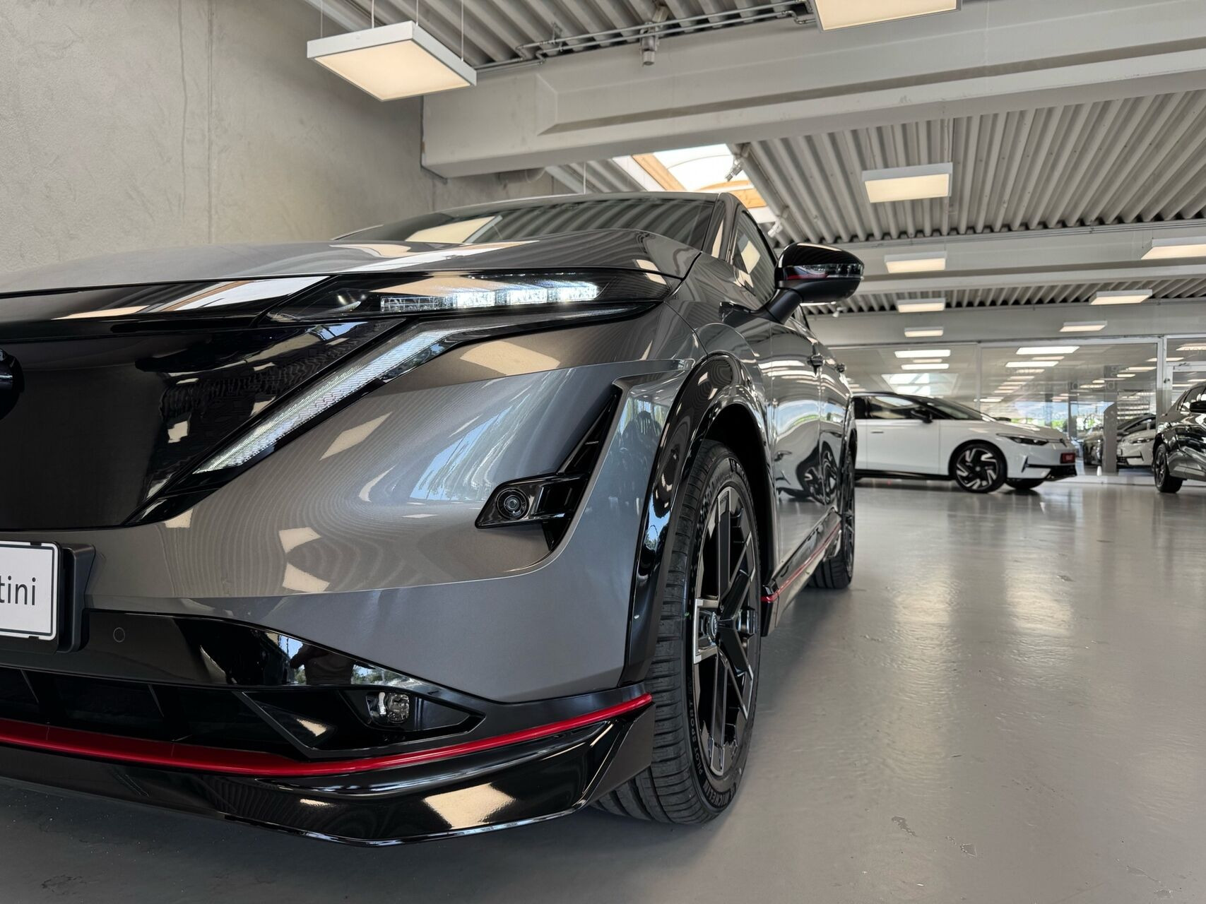 Grå Nissan Ariya fra 2026