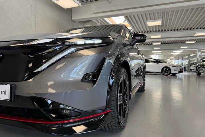 Grå Nissan Ariya fra 2026