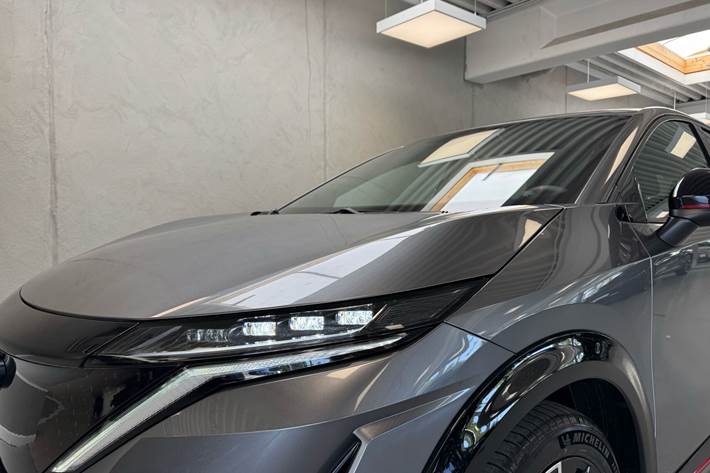 Grå Nissan Ariya fra 2026