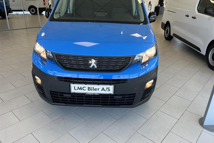 Blå Peugeot e-Partner fra 2023