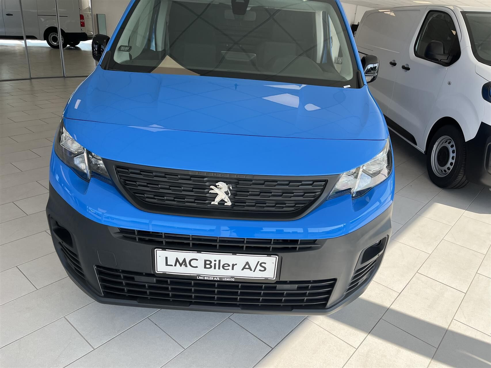 Blå Peugeot e-Partner fra 2023