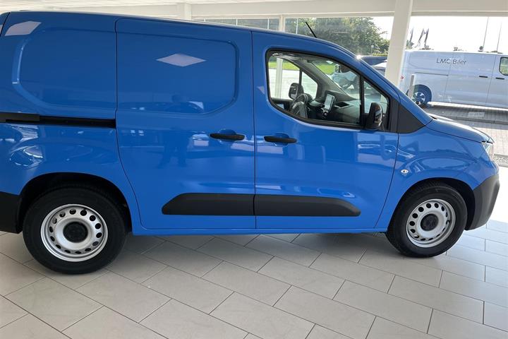 Blå Peugeot e-Partner fra 2023