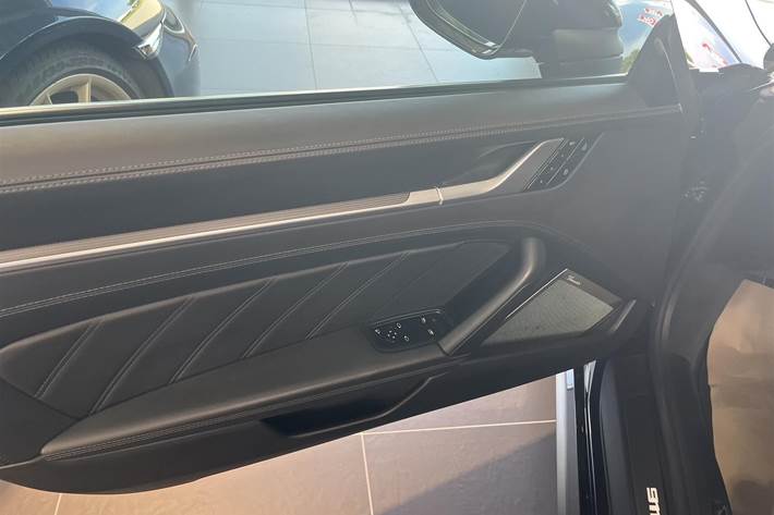 Sort Porsche 911 fra 2020